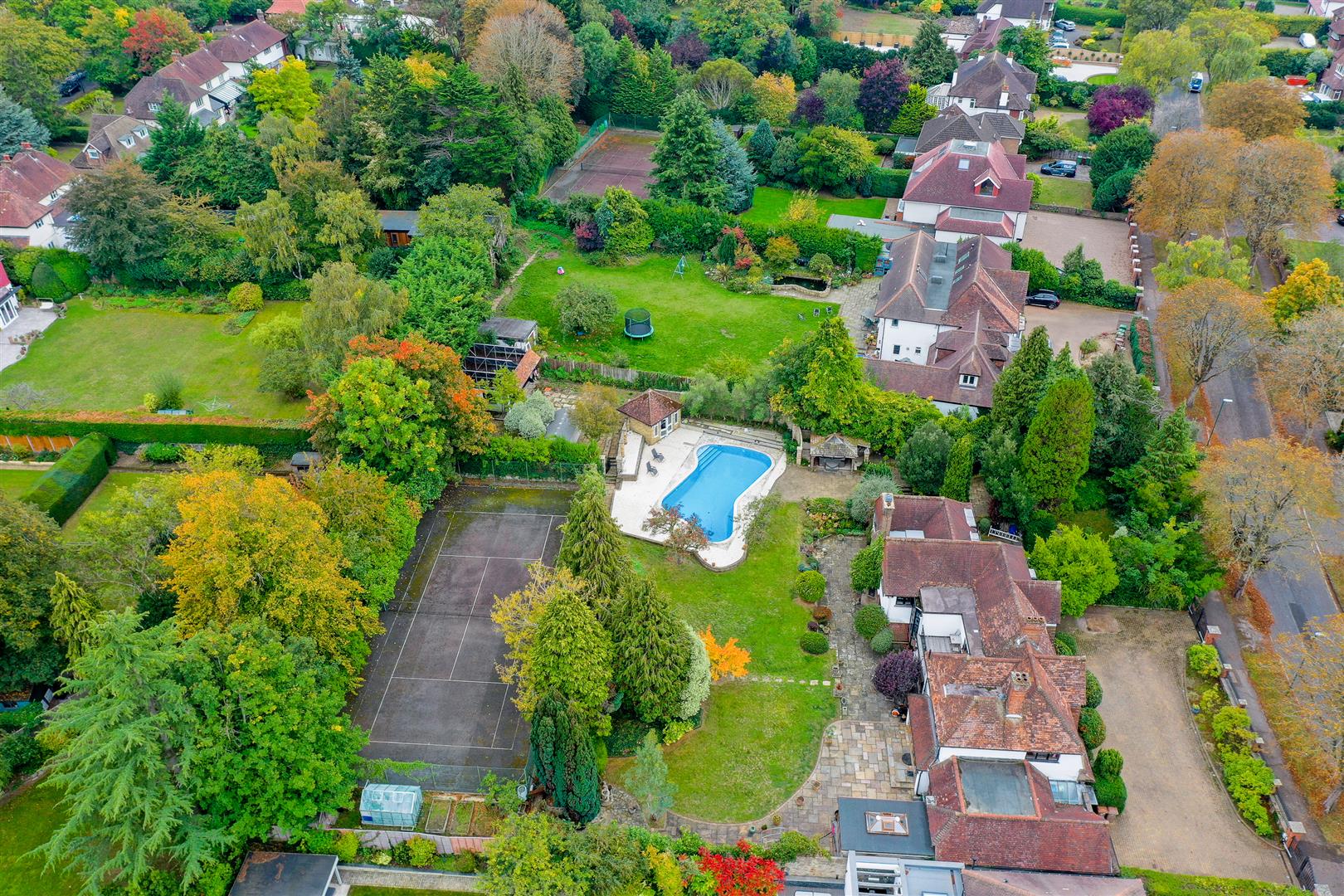 6 bed property in The Highway, Sutton